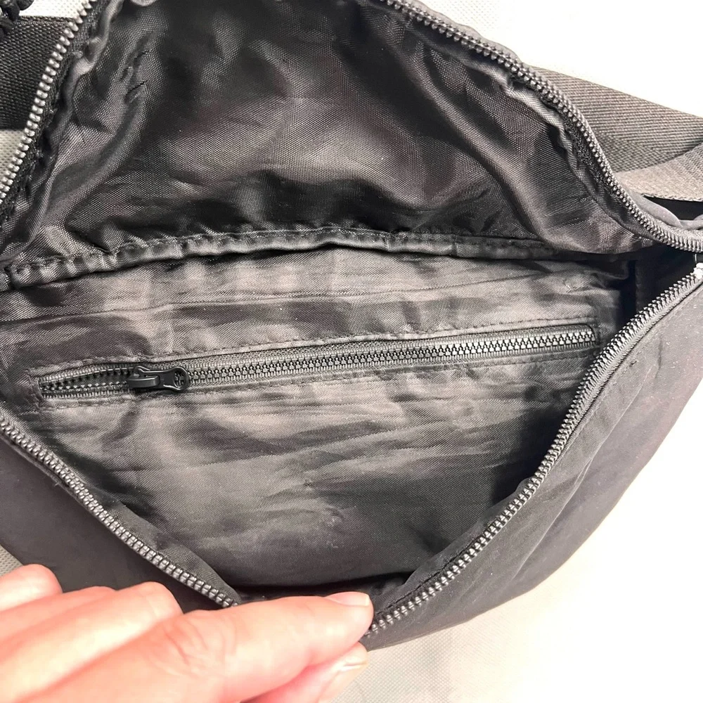 BEIS The Sport Pack Fanny Pack Belt Bag Crossbody Black Travel - Picture 7 of 8